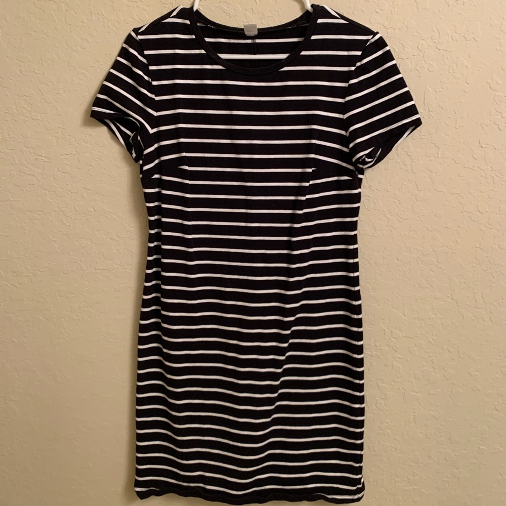 🌸 Old Navy Striped T-Shirt Dress 🌸